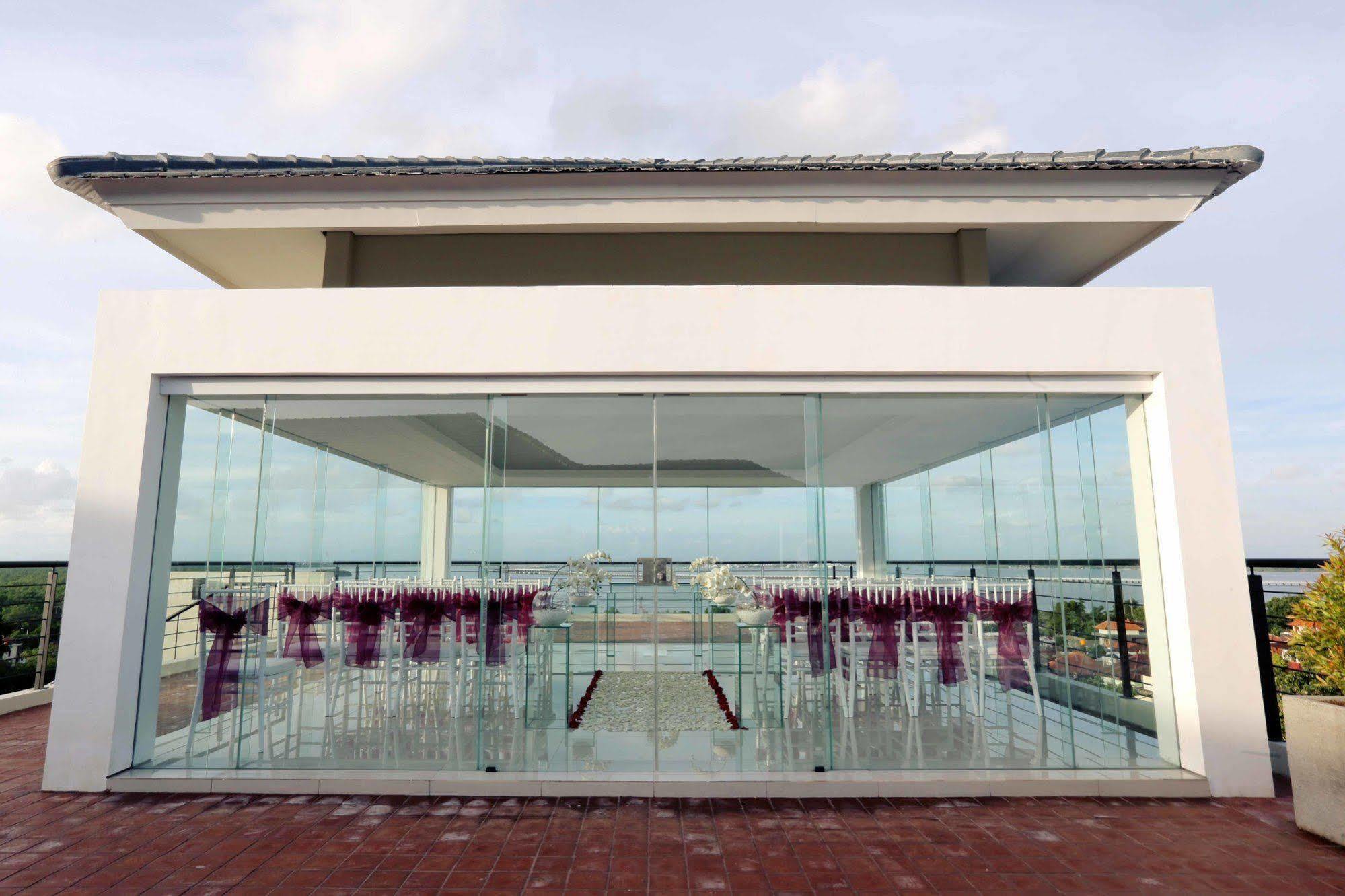 Mahogany Hotel Nusa Dua  Exteriör bild